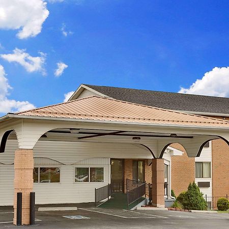 Super 8 By Wyndham Hillsville Bagian luar foto
