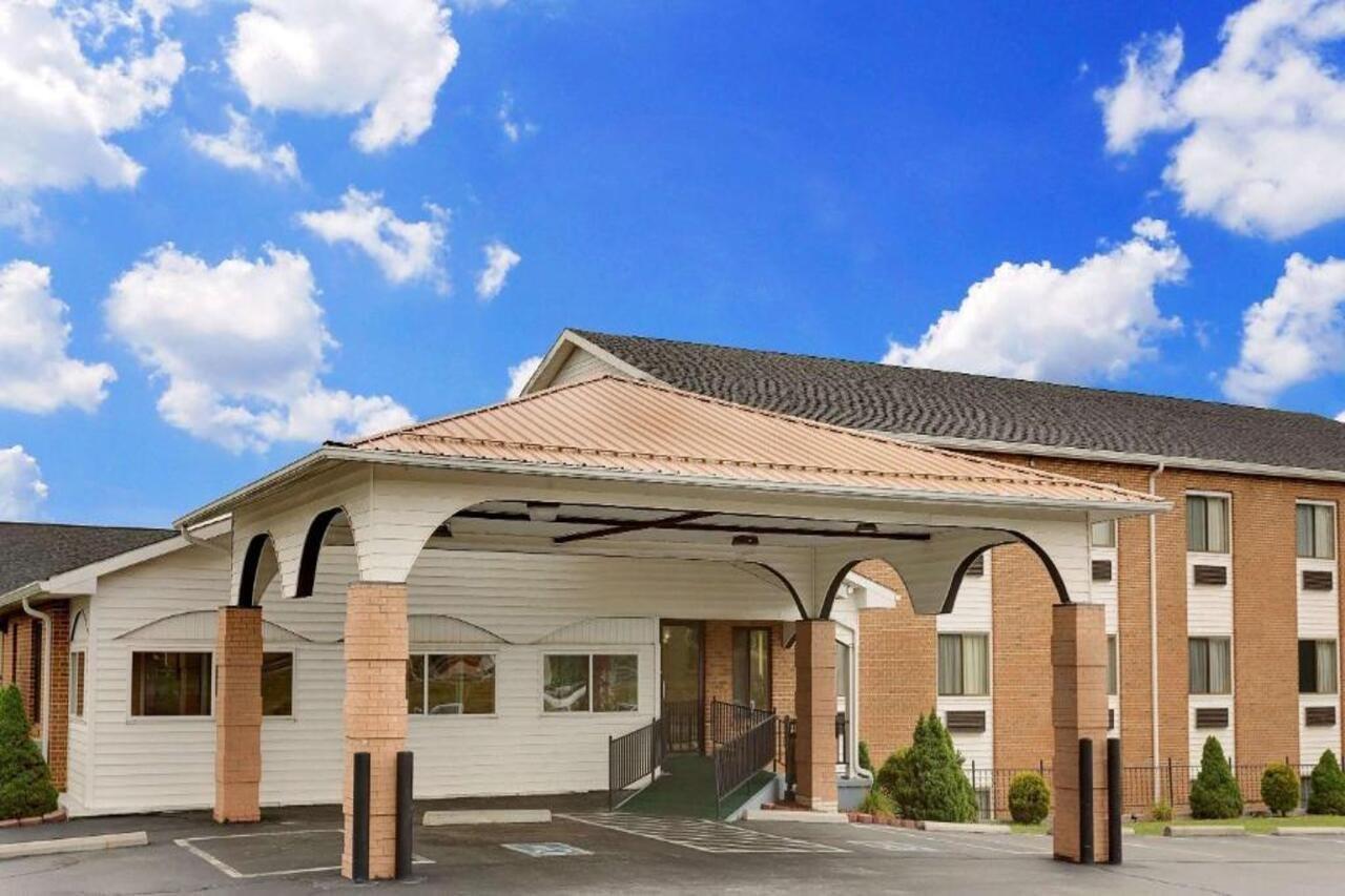 Super 8 By Wyndham Hillsville Bagian luar foto