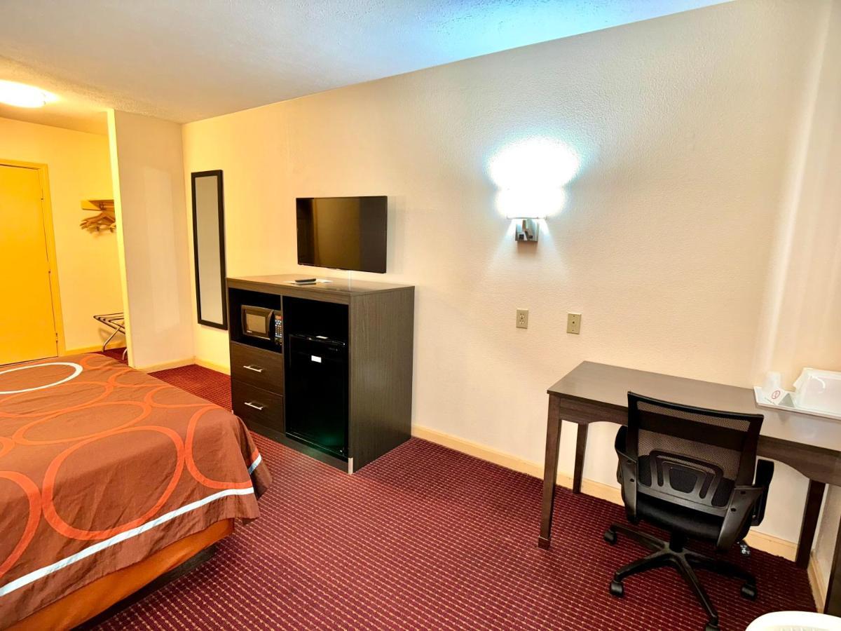 Super 8 By Wyndham Hillsville Bagian luar foto